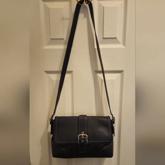Coach Y2K Hampton Black Leather Crossbody/Shoulder Bag w/Buckle on Flap Closure - Picture 4 of 11
